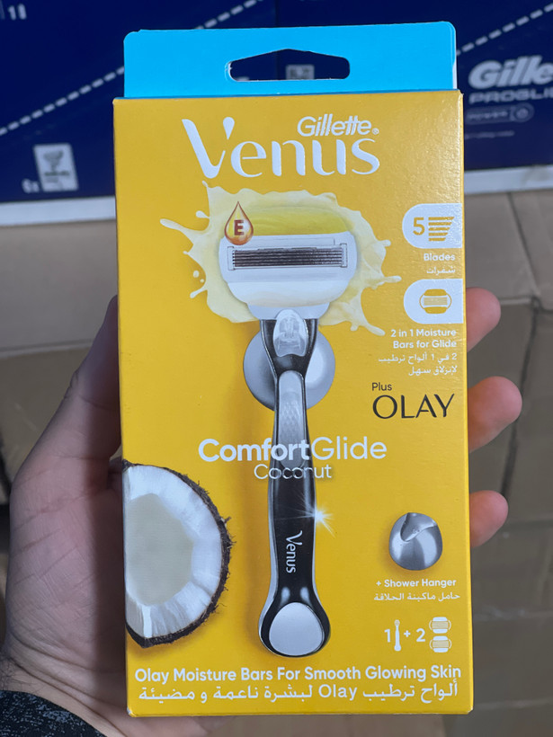 خودتراش زنانه ژیلت ونوس اولای ComfortGlide Coconut Plus Olay مدل ۵ تیغه به همراه ۲ سری یدک و نوار مرطوبکننده نارگیل